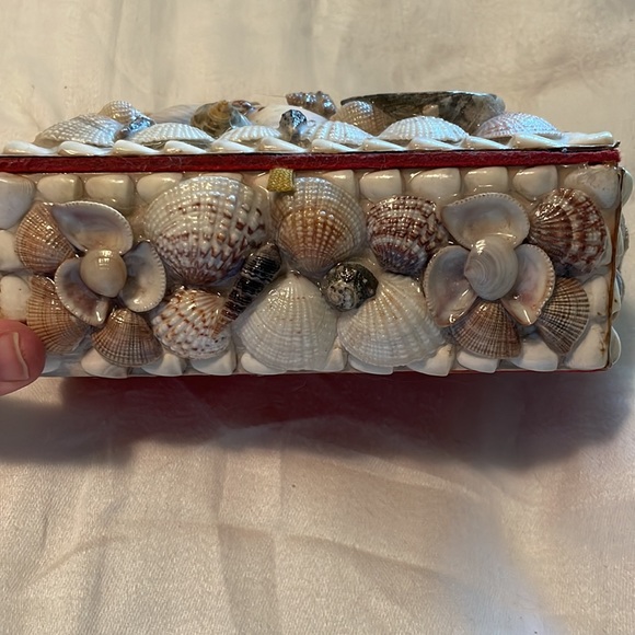 70’s Vintage Seashell Covered Jewelry & Trinket Box w Flocked Red Inside & Under - Picture 3 of 10
